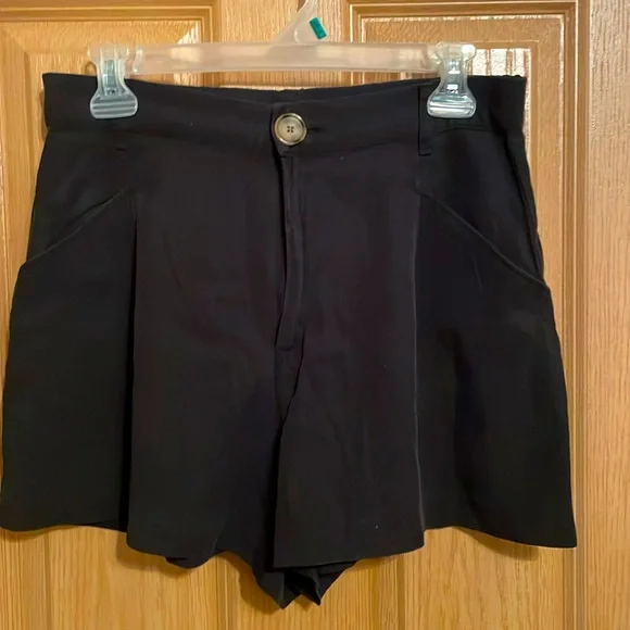 ZARA Black Woman's Shorts with Pockets. Size M - Picture 1 of 7